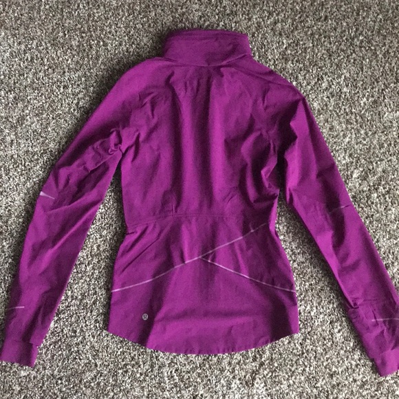 NWT LuLulemon light Hooded Jacket Sz. 2 - Picture 7 of 8